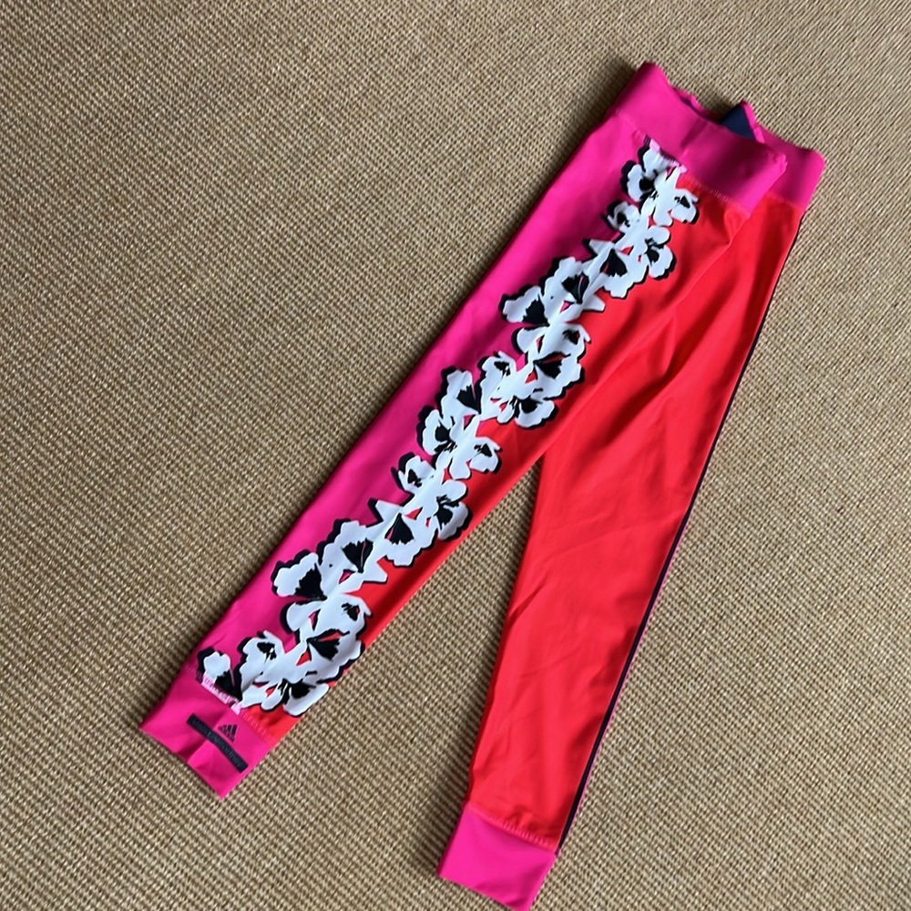 Stella McCartney-Adidas 2-Tone Leggings w/Floral Print - Picture 7 of 10